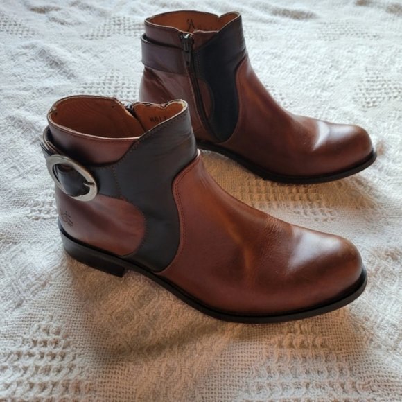JOHN FLUEVOG ADRIANS JULES ANKLE SIP UP SLIP  ON BOOTS - Picture 1 of 16